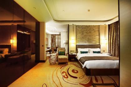 Pacific Regency Hotel Suites - image 11