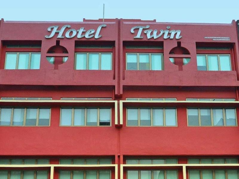 Twin Hotel - main image