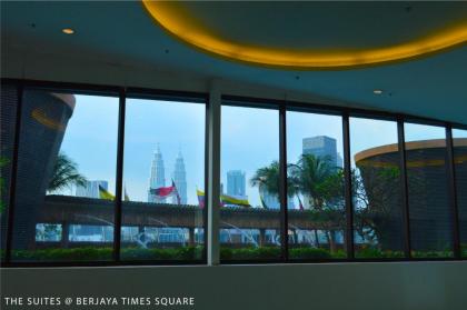 The Suites at Times Square - image 12