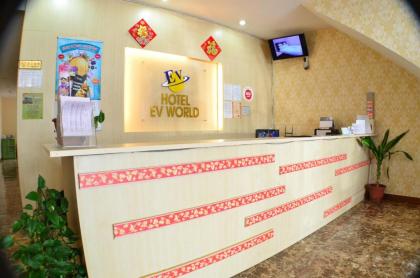 Hotel Zamburger Sungai Besi - image 1