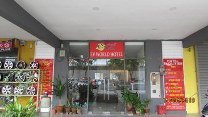 Hotel Zamburger Sungai Besi - image 2