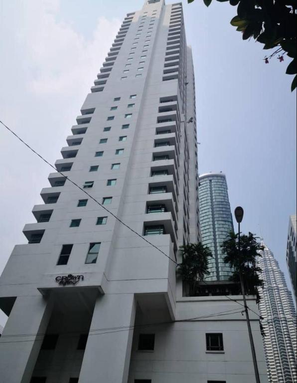 Crown Regency Serviced Suites - image 6