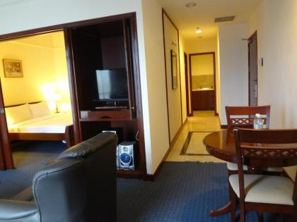 Kl Empire Suite at Times Square - image 17