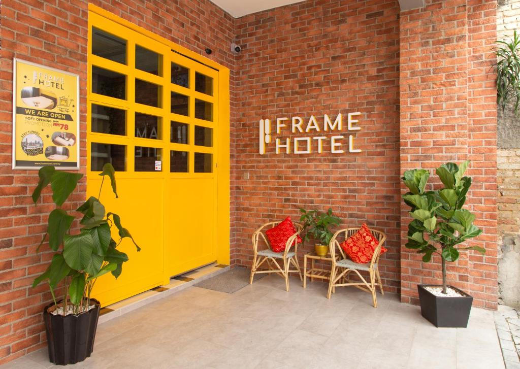 Frame Hotel - image 2