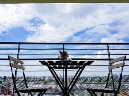 Puchong Setiawalk 8-12 pax 5min LRT Cozy Apartment - image 5