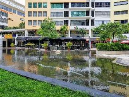 Puchong Setiawalk 8-12 pax 5min LRT Cozy Apartment - image 8