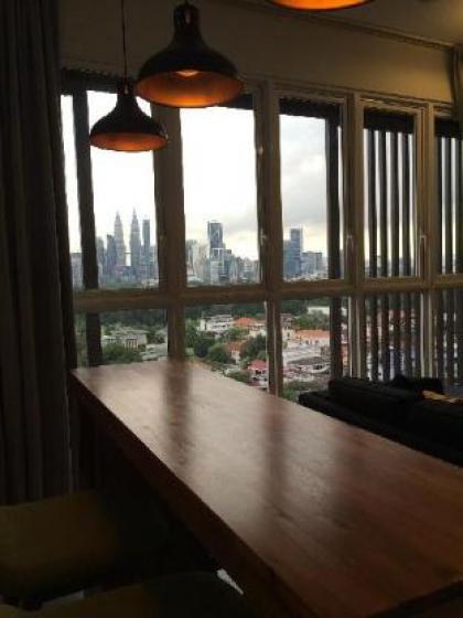 KLHome with KLCC stunning view @ TeLseHomeKL - image 3