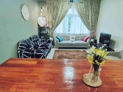 Khailily Hillview Guesthouse KLIA & Sepang Circuit - image 17