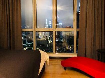 Netflix and Chill to Marvellous KLCC View | Studio - image 14