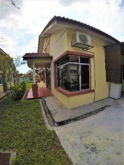 Homestay KLIA Indah (WiFi & Aircond) - image 14