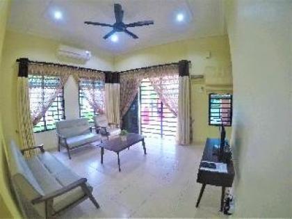 Homestay KLIA Indah (WiFi & Aircond) - image 2