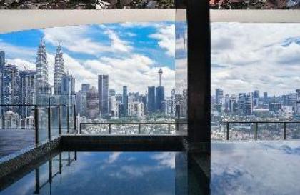 KLCC Infinity poolTwin Tower view Family suite - image 17