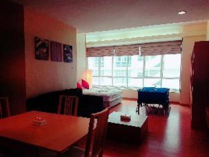 KLCC 5mins to walk /double bed studio/500mb wifi - image 9