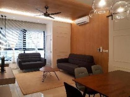 JN's Cozy & Luxurious Condo 3BR l 4 Free Parking  - image 10