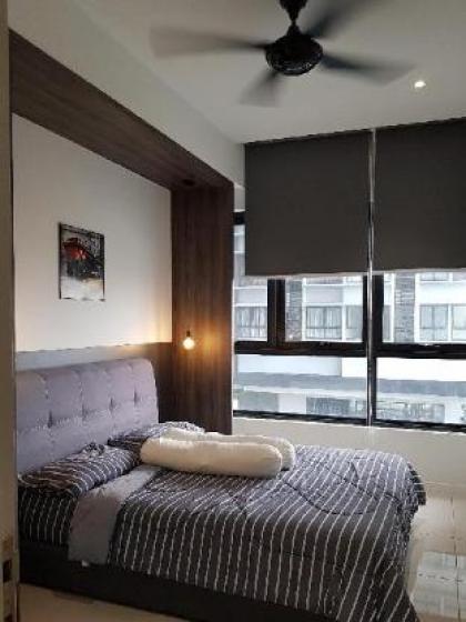 JN's Cozy & Luxurious Condo 3BR l 4 Free Parking  - image 17