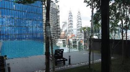 KLCC View Stylish Apartment with Infinity Pool - image 17