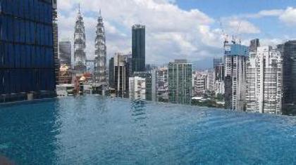 KLCC View Stylish Apartment with Infinity Pool - image 18