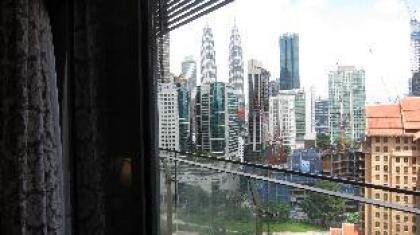 KLCC View Stylish Apartment with Infinity Pool - image 7