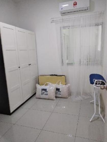 Cozy 3 bedroom apartment @ Savanna Suites Bangi - image 11