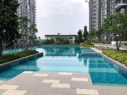 Cozy 3 bedroom apartment @ Savanna Suites Bangi - image 16