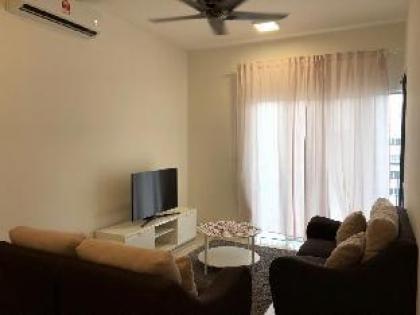 Cozy 3 bedroom apartment @ Savanna Suites Bangi - image 5