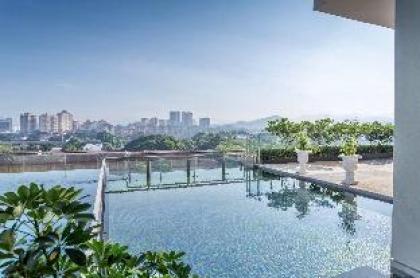 Luxury Home by MOKA | KLCC Grand Suite & Bathtub - image 2