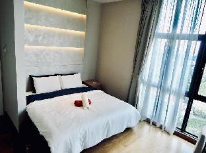 Luxury Home by MOKA | KLCC Grand Suite & Bathtub - image 4