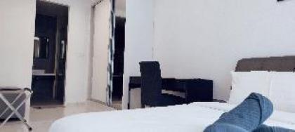 Cozy 2br Apartment near KLCC China town  Pool gym - image 18