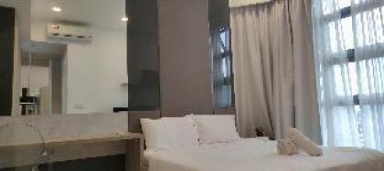 Cozy 2br Apartment near KLCC China town  Pool gym - image 20