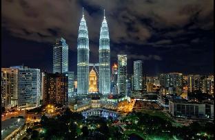 #3 KLCC 5min next Gleneagl FR Parking 3 tower 7pax - image 5