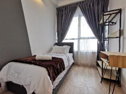 Arte Plus  3 bed 2 bath  Wainscotting Homestay - image 12