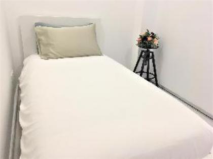 Pavilion 5min to TRX MRT - Fast WiFi (Single Bed) - image 2