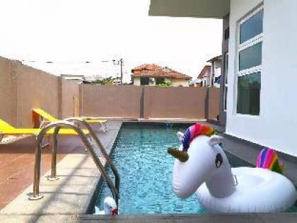 Bungalow with private pool and karaoke in town - image 20