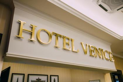 Venice Hotel - image 5