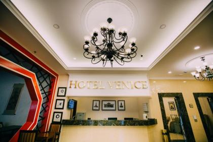 Venice Hotel - image 6