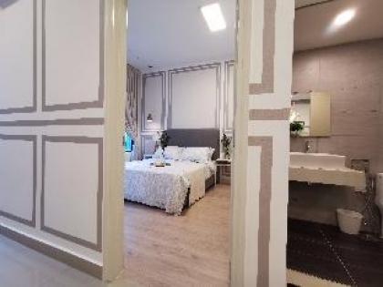 Arte Plus  2 bed 2 bath  White Theme homestay - image 12