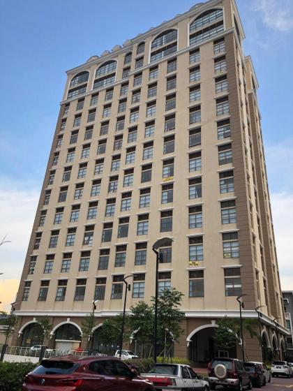 Escapade Grand Tower Of London next2 Paradigm Mall - image 39