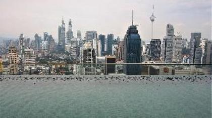 Red Cozy Studio with Rooftop Infinity Pool - image 14