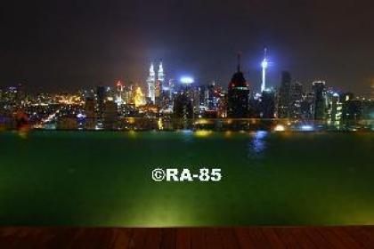 Red Cozy Studio with Rooftop Infinity Pool - image 9