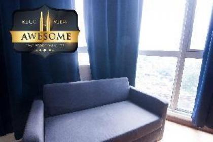 KLCC VIEW* With Balcony Cosy 3BR Suites @ Regalia - image 10