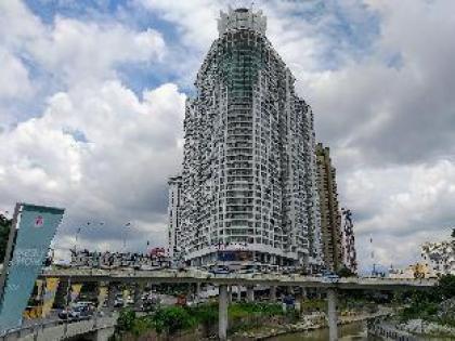 Regalia Studio with Rooftop Infinity Pool - image 2