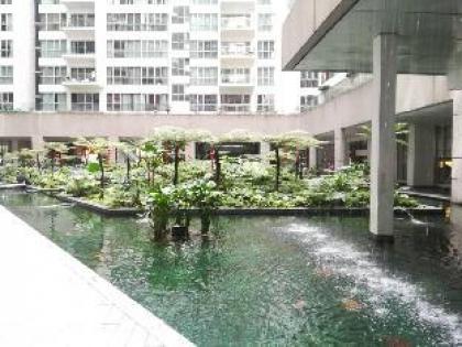 Enjoy your stay(2 bedroom)Rooftop pool facing klcc - image 2