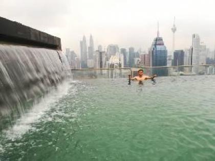 Enjoy your stay (Studio) Infinity pool facing klcc - image 3