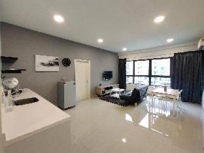 Arte Stunning 2BR Apartment w WiFi #ES208 - image 4