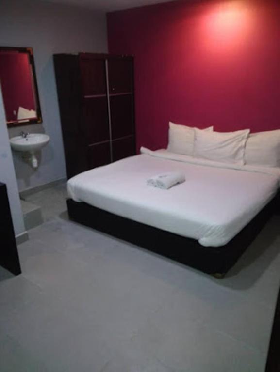 SPOT ON 90138 Hotel Elwarda Klcity - image 7