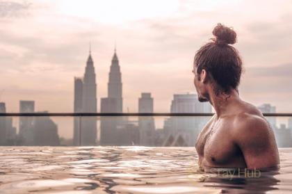 Regalia Residence The Sky Pool Suite 