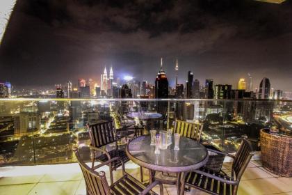 Regalia Residence The Sky Pool Suite - image 13