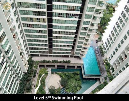 Regalia Residence The Sky Pool Suite - image 15