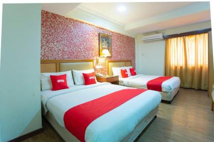 OYO 90125 Hotel Grand Orchard - image 1