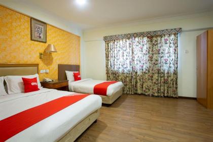 OYO 90125 Hotel Grand Orchard - image 8